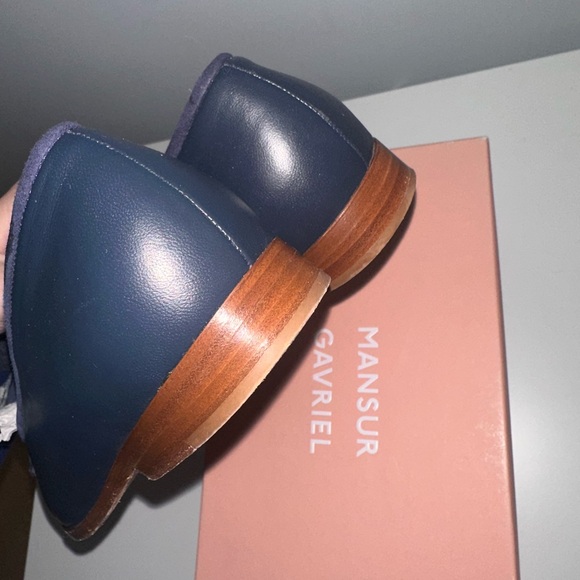 EUC Mansur Gavriel Navy Lamb Bow Flat Size 38.5 - Picture 4 of 5